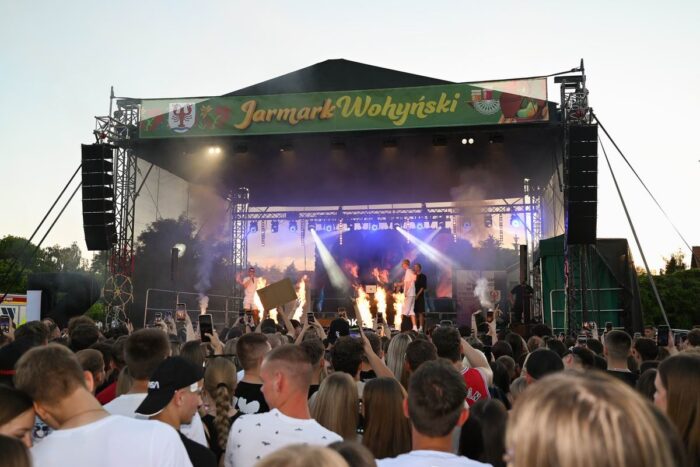 scena Jarmarku Wohyńskiego